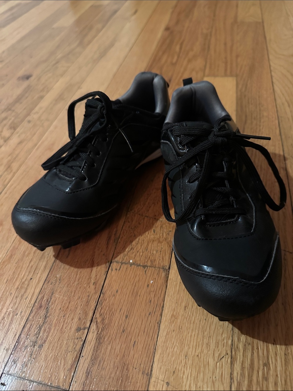 🫐3/$25 SALE - Black cleats - Boys Youth size 3